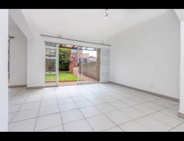 3 BEDROOM DUPLEX RENTED IN CONSTANTIA KLOOF